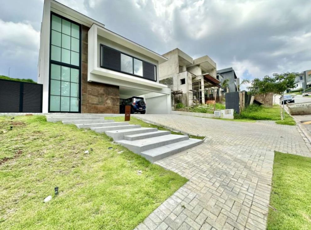 Casa em Condomnio - Venda - Granja Viana - Embu das Artes - SP