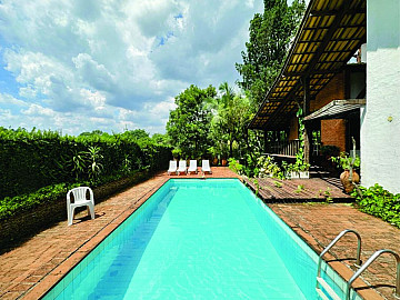 Casa R�stica na Granja Viana: 3 Quartos e Lazer